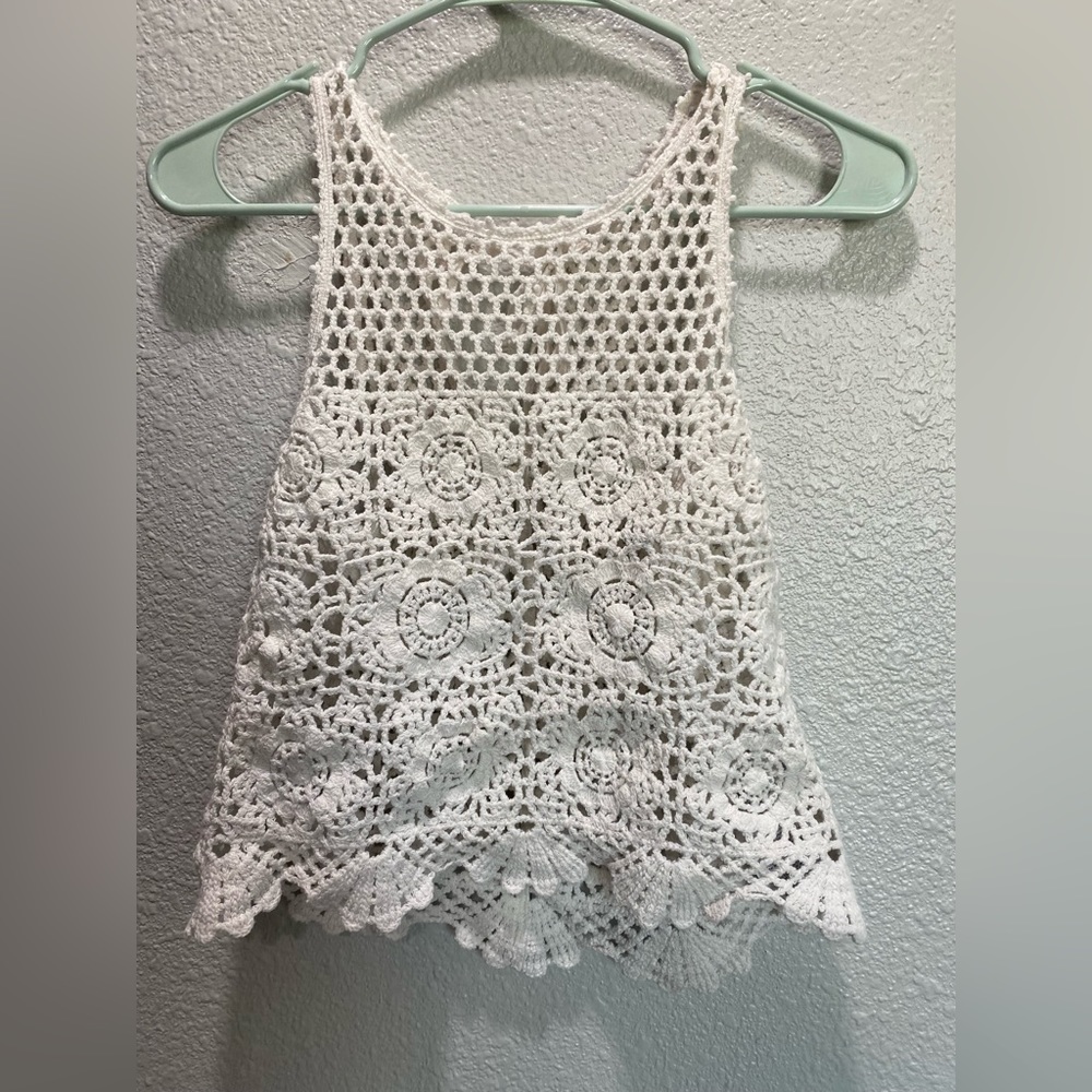 Small Guess crochet top, ties in the back